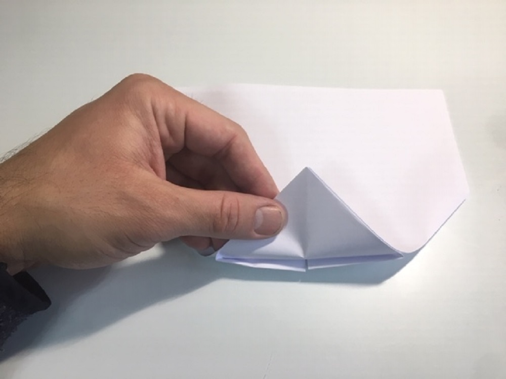 fabricar un avión de papel fácil y paso a paso